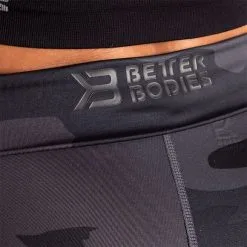 Better Bodies Gracie Hotpants, Dark Camo -butik med fitnessudstyr 110869918R Better Bodies Gracie Hotpants Dark Camo 05 0321