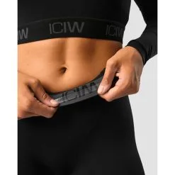 ICANIWILL Define Seamless Logo Scrunch Tights, Black -butik med fitnessudstyr 13032 001R ICANIWILL Define Seamless Logo Scrunch Tights Black 04 sep22