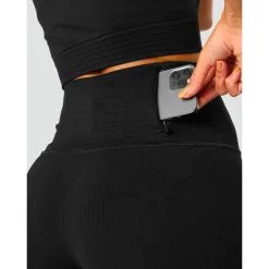 ICANIWILL Ribbed Define Seamless Pocket Shorts, Black -butik med fitnessudstyr 13060 001R ICIW Ribbed Define Seamless Pocket Shorts Black 04 aug22