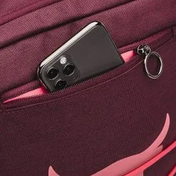 UA Project Rock Brahma BP, Dark Maroon/Deco Rose/Blitz Red -butik med fitnessudstyr 1372291 600.MASTER UA Project Rock Brahma BP Dark Maroon Deco Rose Blitz Red 07 0922