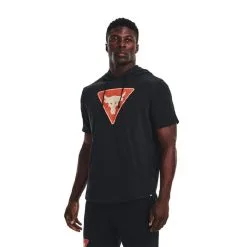 Project Rock Terry SS Hood Fam Black -butik med fitnessudstyr 1378019 001R UA Project Rock Terry SS Hood Fam Black 01 jan23 2