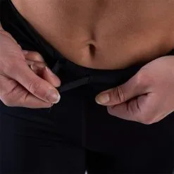 CLN Athletics CLN Ws Bike Pocket Shorts, Black -butik med fitnessudstyr 3131 00R CLN Athletics CLN ws bike Pocket Shorts Black 06 mars22