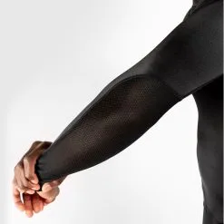 Venum G-Fit Rashguard, Long Sleeves, Black/Gold -butik med fitnessudstyr VENUM 03726 126R Venum G Fit Rashguard Long Sleeves Black Gold 08 0522