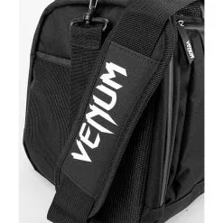 Venum Trainer Lite Evo Sports Bag, Black/White -butik med fitnessudstyr VENUM 03830 108 Venum Trainer Lite Evo Sports Bag BlackWhite 09 maj2 2