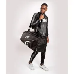 Venum Trainer Lite Evo Sports Bag, Black/White -butik med fitnessudstyr VENUM 03830 108 Venum Trainer Lite Evo Sports Bag BlackWhite 13 maj2 2