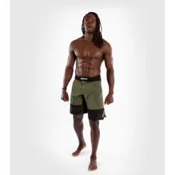 Venum Light 4.0 Fightshort, Khaki/Silver -butik med fitnessudstyr VENUM 04263 578R Venum Light Fightshort KhakiSilver 09 maj22