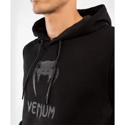 Venum Classic Hoodie, Black/Black -butik med fitnessudstyr VENUM 04302 114R Venum Classic Hoodie BlackBlack 05 maj22
