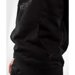 Venum Classic Hoodie, Black/Black -butik med fitnessudstyr VENUM 04302 114R Venum Classic Hoodie BlackBlack 06 maj22